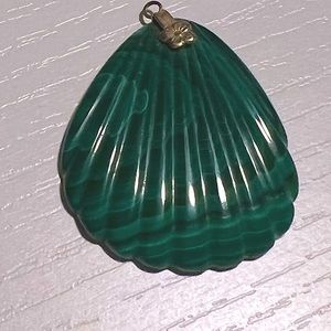 Malachite scallop shell pendant